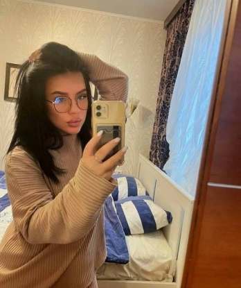 Я креативна и всегда открыта для новых приключений. У меня есть все возможности, чтобы обеспечить тебя незабываемыми ощущениями. Я живу в Москве и могу приехать к тебе или встретиться в уютном месте. У меня есть множество положительных отзывов от моих довольных клиентов. Посмотри мои фото и убедись сам, какая я потрясающая. Жду твоего звонка, чтобы сделать наше свидание незабываемым 😘. 492, 21 год