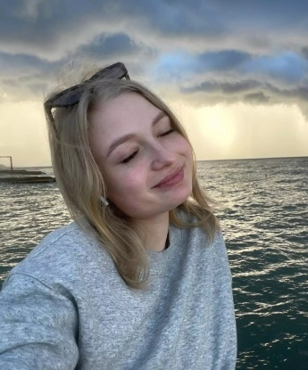 Страстная и опытная, я приглашаю тебя провести незабываемое время в моей обнаженной компании. Мои услуги включают классический секс, оральный секс без презерватива и многое другое. Я жажду удовлетворить тебя полностью и ощутить наши оргазмы вместе 😏💦 Мои фото 100% реальные, и мои умелые руки не оставят тебя равнодушным. Мои клиенты говорят, что я лучшая в своем деле, и я всегда иду на встречу их желаниям. Позвони мне и ты увидишь, насколько я горячая и страстная. Жду тебя для незабываемого приключения 🌹💋 764, 20 лет