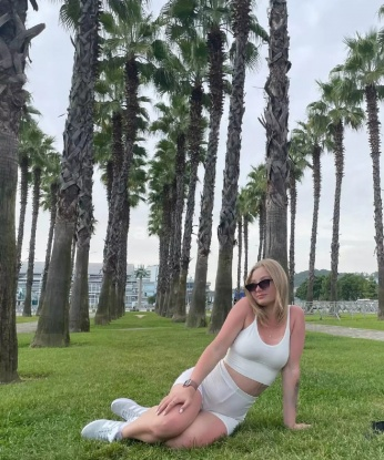 Страстная и опытная, я приглашаю тебя провести незабываемое время в моей обнаженной компании. Мои услуги включают классический секс, оральный секс без презерватива и многое другое. Я жажду удовлетворить тебя полностью и ощутить наши оргазмы вместе 😏💦 Мои фото 100% реальные, и мои умелые руки не оставят тебя равнодушным. Мои клиенты говорят, что я лучшая в своем деле, и я всегда иду на встречу их желаниям. Позвони мне и ты увидишь, насколько я горячая и страстная. Жду тебя для незабываемого приключения 🌹💋 764, 20 лет